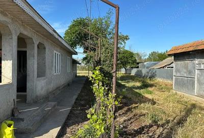 Casă cu 6 camere cu Teren 2000 Mp în Tătăranu - 2