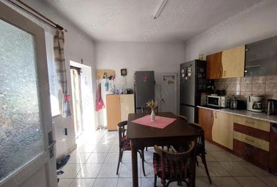 Corp de casa - Pia?a Uniri. - 4