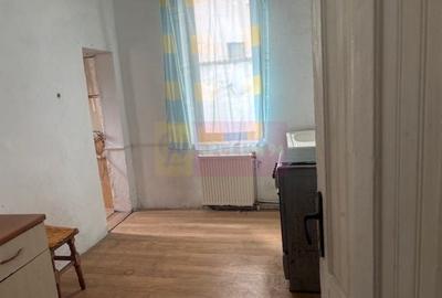 Casă individuală cu 3 camere semidecomandat cu Canalizare în Floreasca - 3