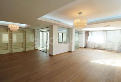 Imobil ultra-premium S+P+4 | 7 dormitoare, 8 bai | 1053mpc | lac - 1