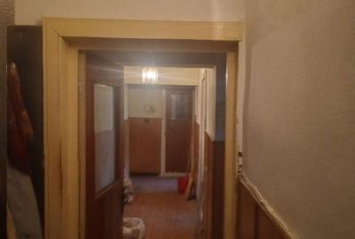 Apartament cu 4 camere decomandat în Central - 2