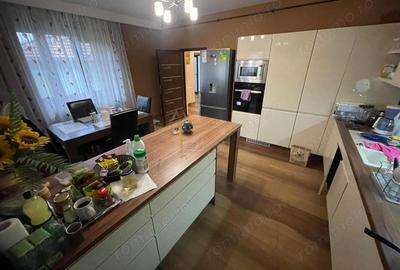 Casă cu 6 camere cu Teren 252 Mp în Semicentral - 12