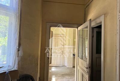 Casă individuală cu 7 camere cu Canalizare în Central - 10