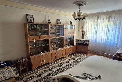 Apartament cu 3 camere decomandat în Canta