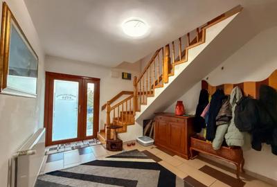 Casă cu 8 camere cu Teren 1318 Mp în Vad - 1