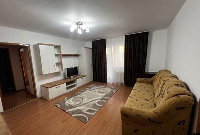 Apartament cu 3 camere semidecomandat în Exterior Vest