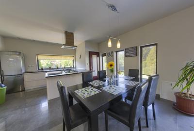 Vilă individuală stil mediteranean, cu piscină, grădină frumoasă, 3 dormitoare - 3