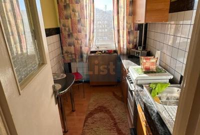 Apartament cu 3 camere semidecomandat în Micro I - 7