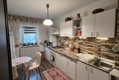 PROPRIETAR Vand apartament 3 camere - 2