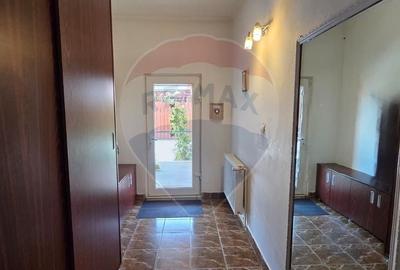 Casă individuală cu 6 camere cu Teren 700 Mp în Vest - 10