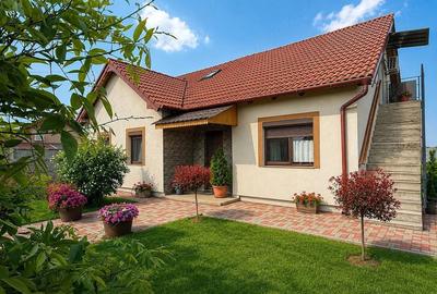 Casă cu Teren 2800 Mp în Central - 2