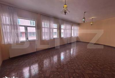 Spațiu comercial, de 140 mp, în Central - 3