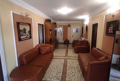 Casă cu 15 camere cu Canalizare în Central - 12