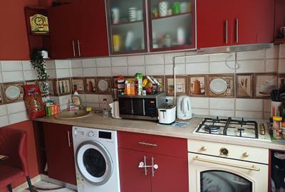 Apartament cu 3 camere, mobilat în Pantelimon