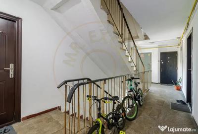 Apartament cu 3 camere decomandat în Sebastian