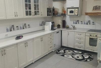 Casă cu 6 camere cu Teren 390 Mp în Central