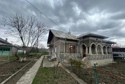 Casă cu 3 camere cu Teren 2700 Mp în Central - 11