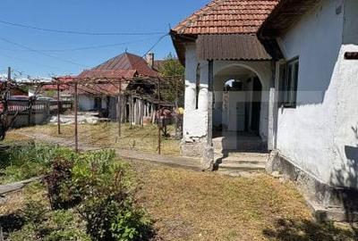 Casă cu 2 camere cu Teren 1100 Mp în Central - 2