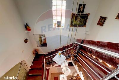 Casă cu 6 camere cu Teren 638 Mp în Pădureni - 2