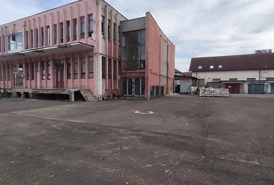 Spațiu comercial, de 869 mp, în Central - 6