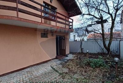 Casă cu 4 camere cu Teren 300 Mp în Central - 3