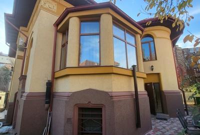 Vila boiereasca, superba, strada, linistita, nelipita de vreun alt imobil Vila boiereasca, superba, strada, linistita, nelipita de vreun alt imobil - 2