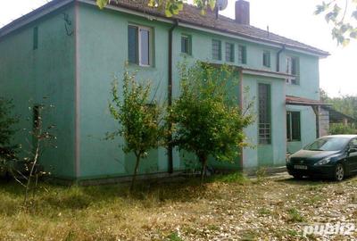 Casă cu 7 camere cu Teren 3700 Mp în Polizești - 4