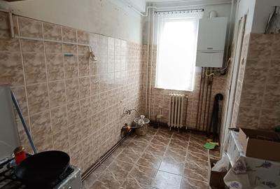 Apartament 4 camere, de vânzare, în Gheorgheni, decomandat, 2 băi, etaj 2 din 4 - 5