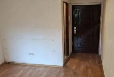 Vand garsoniera strada Patria, zona Boul rosu, Arad - 1