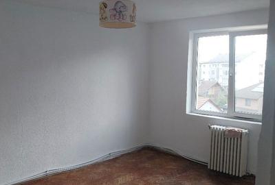 Apartament cu 4 camere decomandat în Central - 1