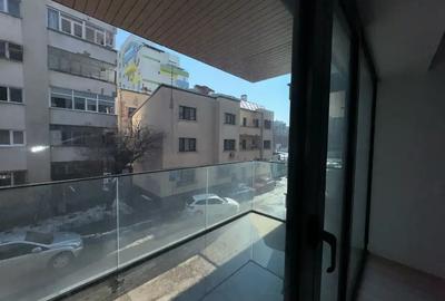 Apartament cu 3 camere semidecomandat în 13 Septembrie - 10