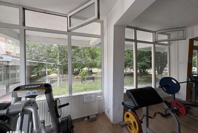 Spațiu comercial, de 150 mp, în Central - 3