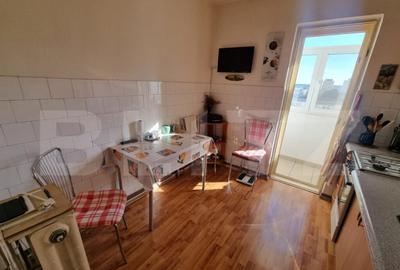 Apartament de vanzare, cu 3 camere, 64 mp, zona Craiovita No - 12