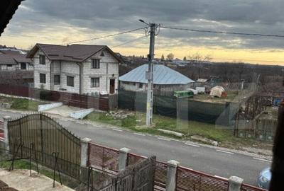 Casa de vanzare la rosu, 10 camere, 246,50 mp, zona Exterior - 2