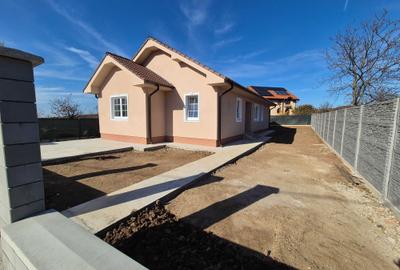 Casă cu 4 camere decomandat în Oncea - 2