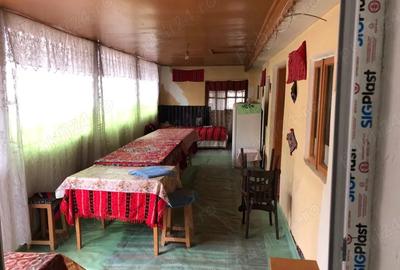 Casă cu 5 camere cu Teren 2594 Mp în Central - 1