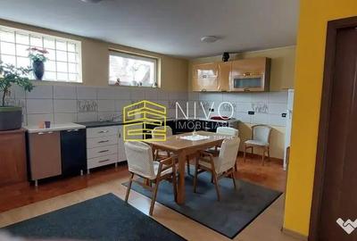 Casă cu 7 camere cu Teren 700 Mp în Praid - 1