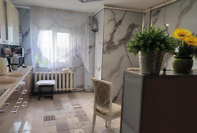 Apartament cu 3 camere decomandat, mobilat în Central - 16