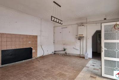 Casă cu Teren 435 Mp în Titulescu - 1