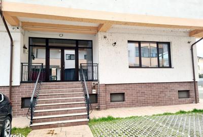 Spațiu comercial, de 240 mp, în Central - 4