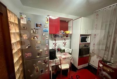 Apartament cu 3 camere semidecomandat în Micro 16 - 2