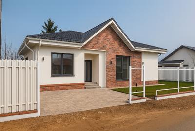 Casa - 4 camere - Canalizare/Apa - Asfalt - Gaze/Curent - Darza Crevedia - 2