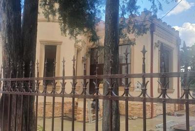 Casă cu Teren 630 Mp în Titulescu - 8