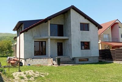 Casă cu 4 camere în Exterior Vest - 3