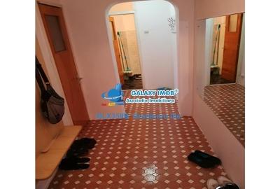 Vanzare apartament  3 camere - 10