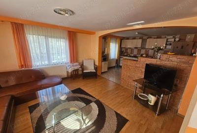 Casă cu 3 camere în Central - 1