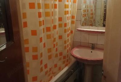 Apartament cu 3 camere decomandat în Berceni - 1