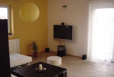 Casă cu 4 camere cu Teren 643 Mp în Santăul Mare - 1