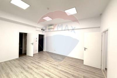 Spațiu comercial, de 100 mp, în P-ța Victoriei - 16