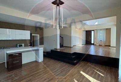 Casă cu 4 camere cu Teren 800 Mp în Central - 6